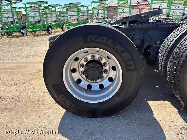 image for item EA0005 2015 International 8600 semi truck