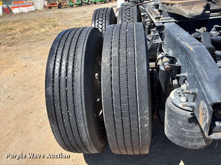 image for item EA0005 2015 International 8600 semi truck