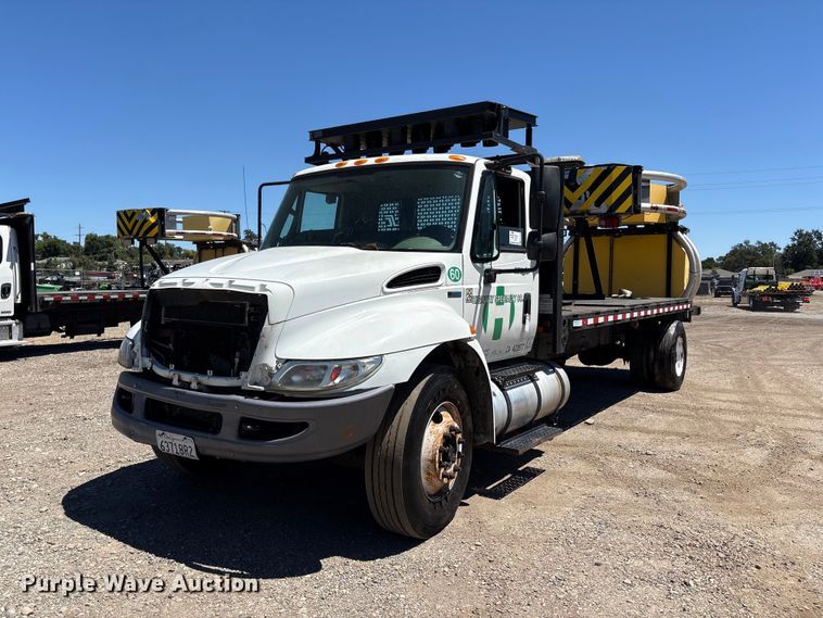 image for item EA0006 2013 International DuraStar 4300 crane truck