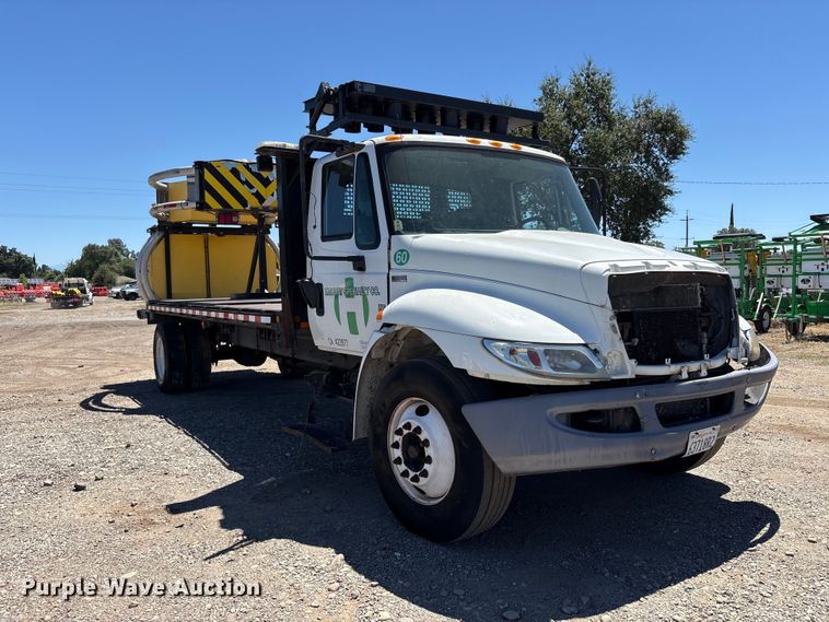 image for item EA0006 2013 International DuraStar 4300 crane truck