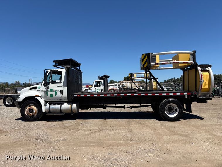 image for item EA0006 2013 International DuraStar 4300 crane truck