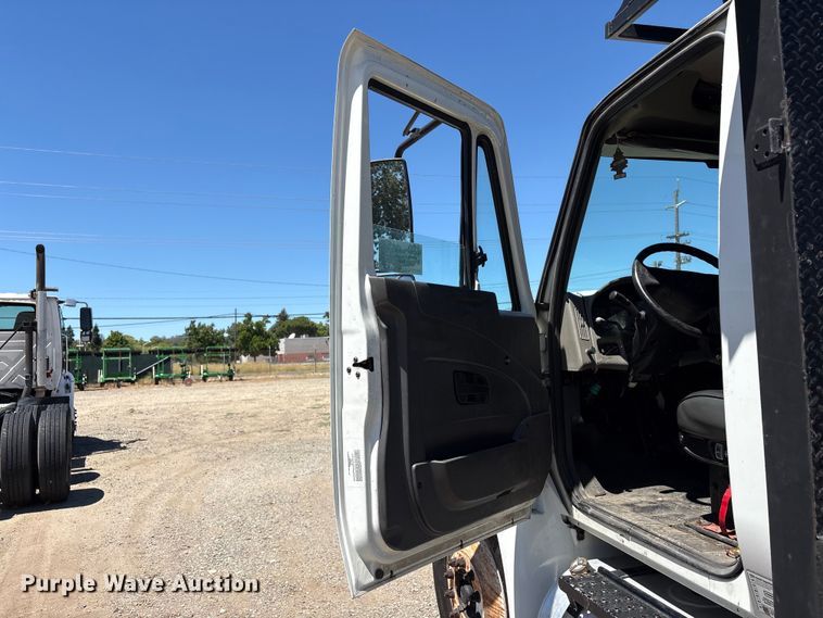 image for item EA0006 2013 International DuraStar 4300 crane truck