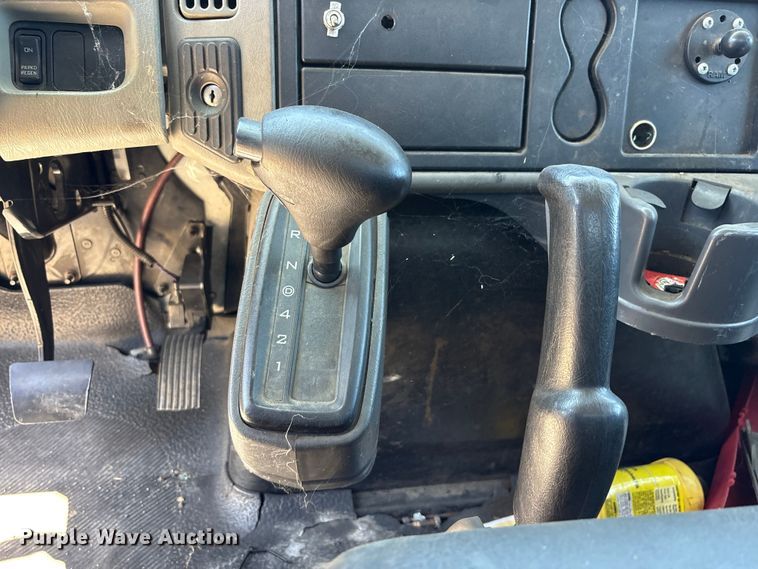image for item EA0006 2013 International DuraStar 4300 crane truck