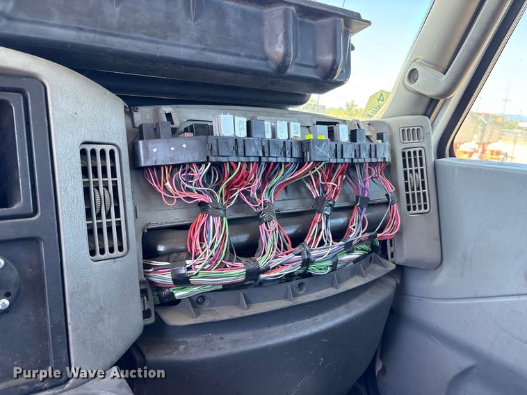 image for item EA0006 2013 International DuraStar 4300 crane truck