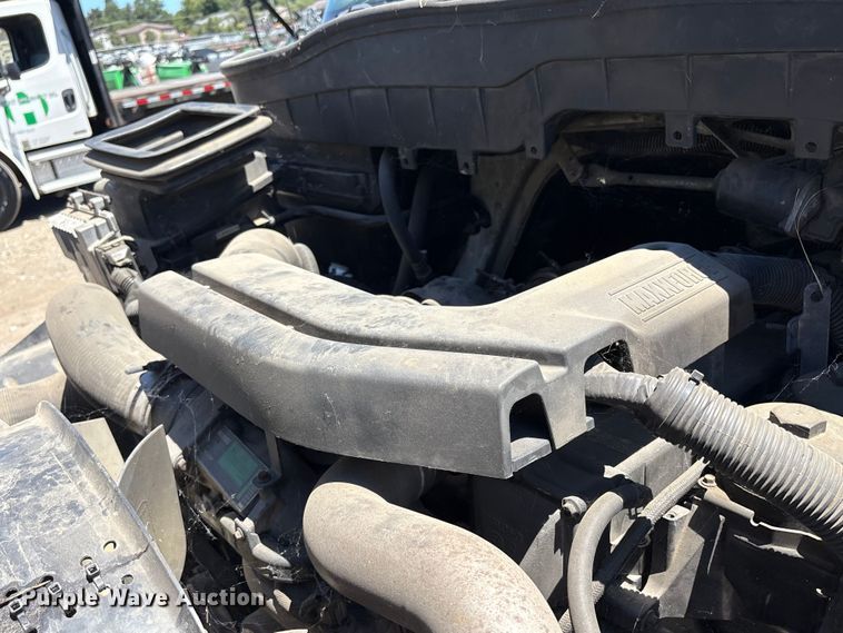 image for item EA0006 2013 International DuraStar 4300 crane truck