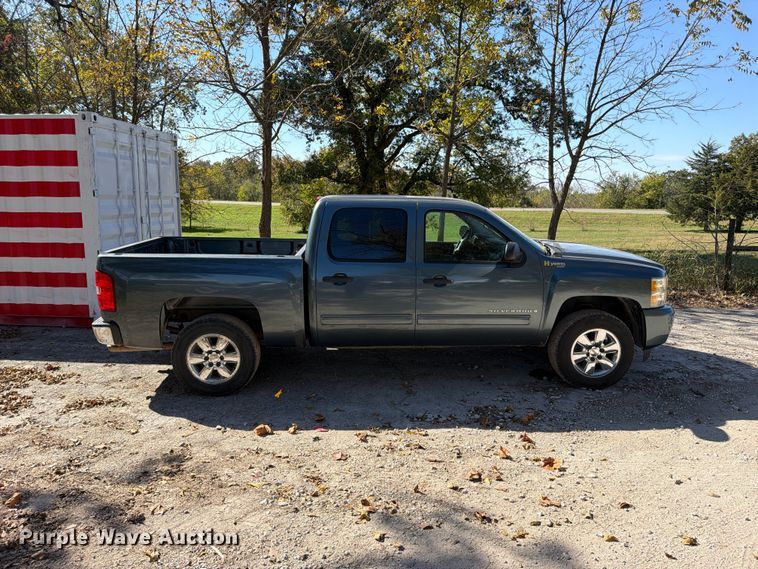 image for item EO8834 2009 Chevrolet Silverado Crew Cab pickup truck
