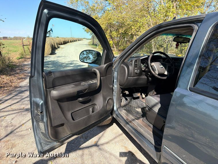 image for item EO8834 2009 Chevrolet Silverado Crew Cab pickup truck