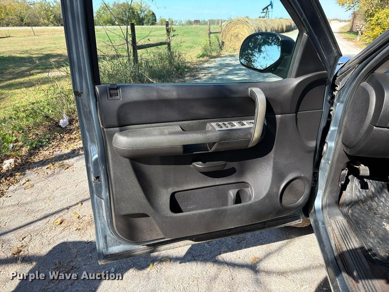 image for item EO8834 2009 Chevrolet Silverado Crew Cab pickup truck