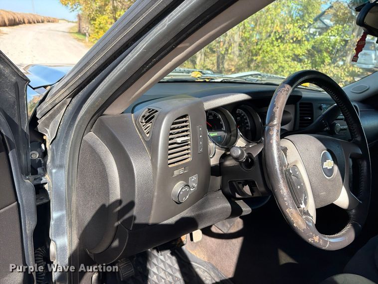 image for item EO8834 2009 Chevrolet Silverado Crew Cab pickup truck