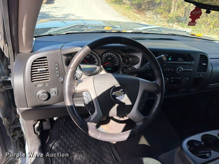 image for item EO8834 2009 Chevrolet Silverado Crew Cab pickup truck