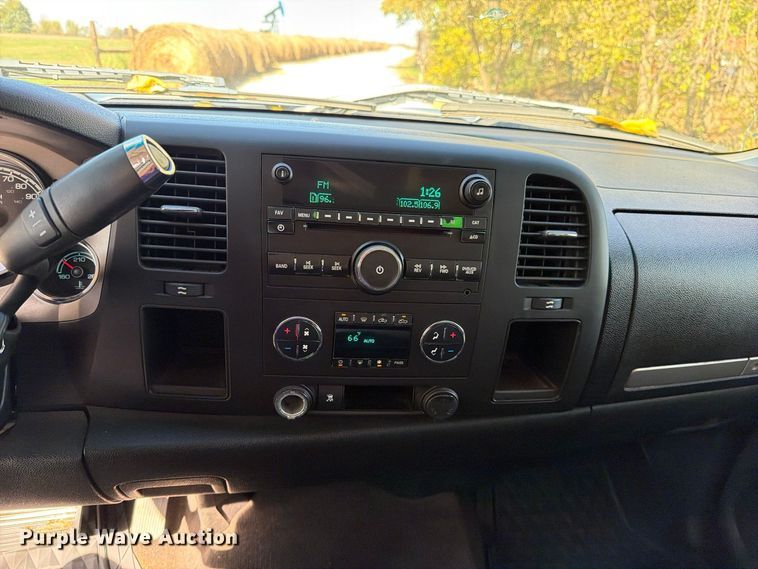 image for item EO8834 2009 Chevrolet Silverado Crew Cab pickup truck