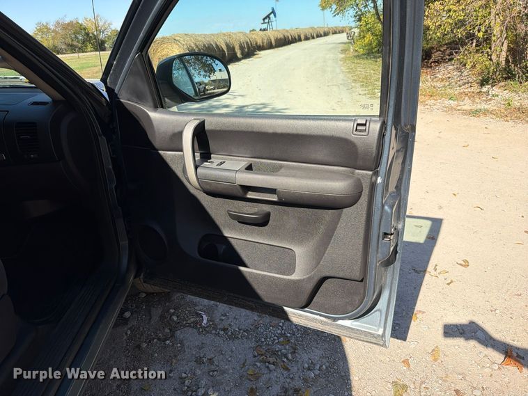 image for item EO8834 2009 Chevrolet Silverado Crew Cab pickup truck