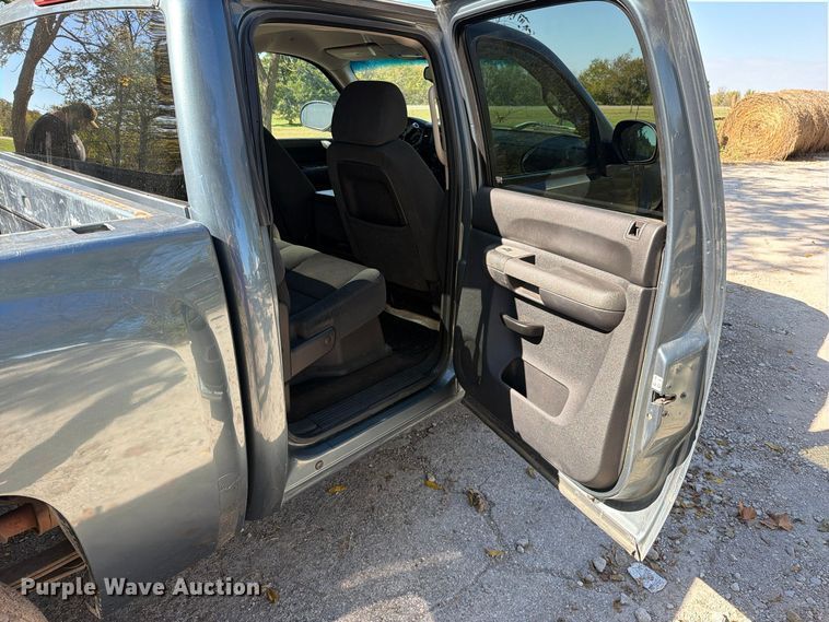 image for item EO8834 2009 Chevrolet Silverado Crew Cab pickup truck