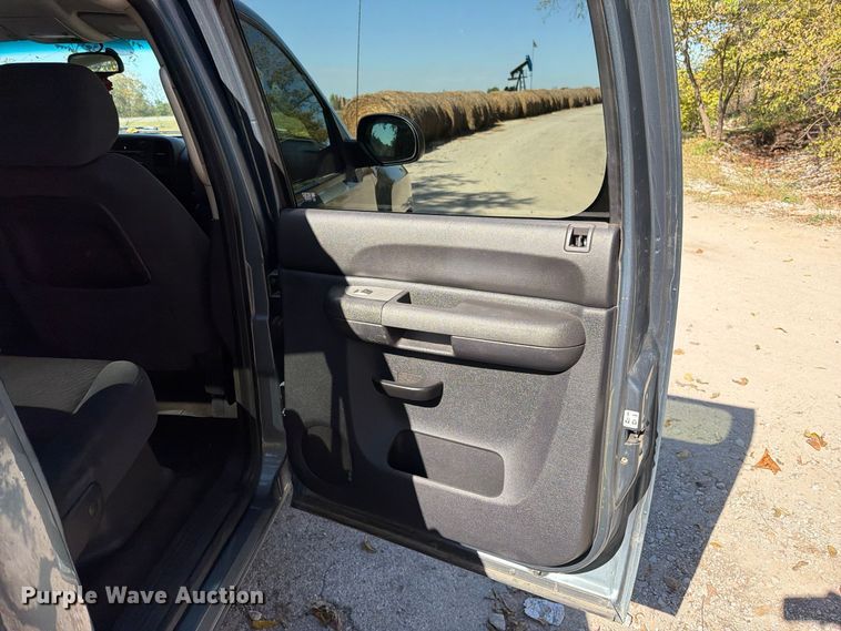 image for item EO8834 2009 Chevrolet Silverado Crew Cab pickup truck