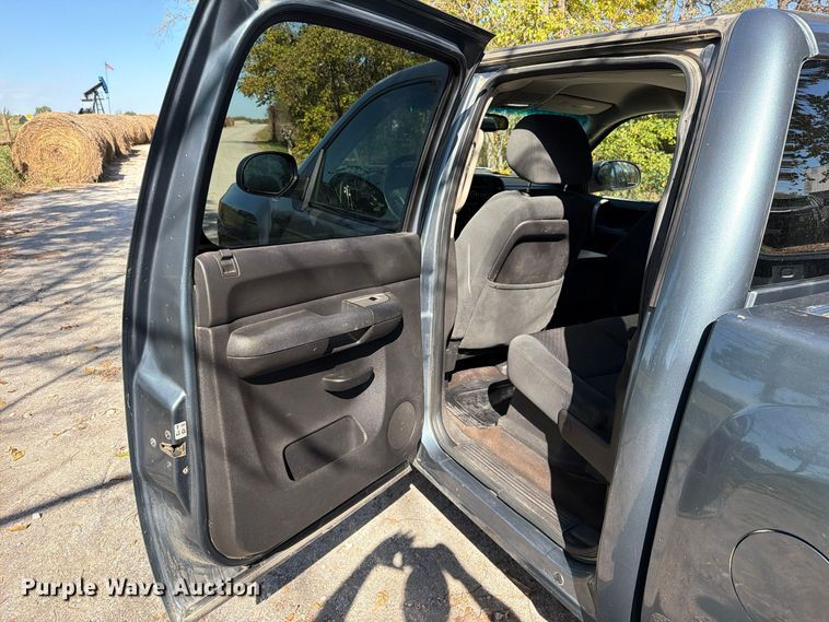 image for item EO8834 2009 Chevrolet Silverado Crew Cab pickup truck