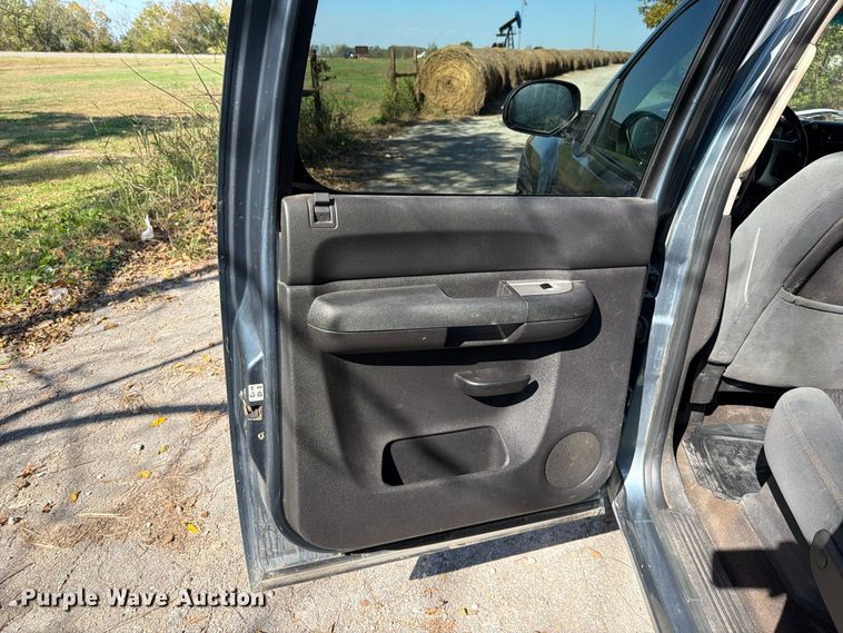 image for item EO8834 2009 Chevrolet Silverado Crew Cab pickup truck