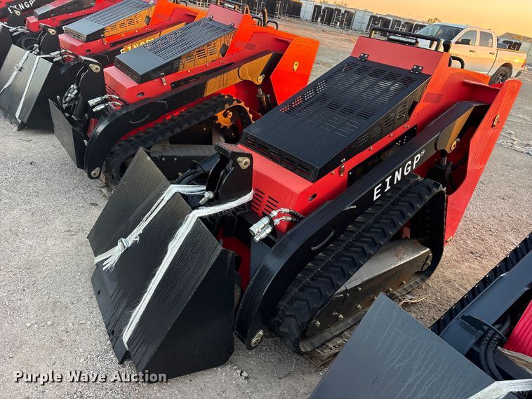 image for item ES8325 2024 Erie SCL850 compact utility loader