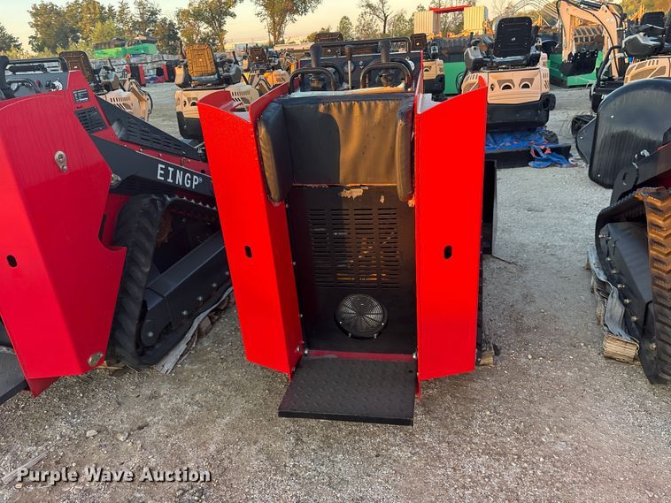 image for item ES8325 2024 Erie SCL850 compact utility loader