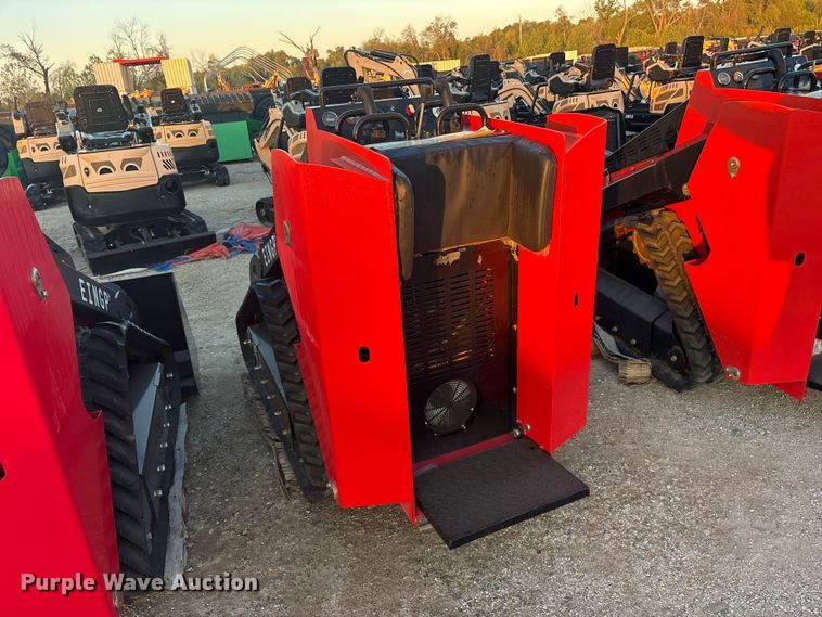 image for item ES8325 2024 Erie SCL850 compact utility loader
