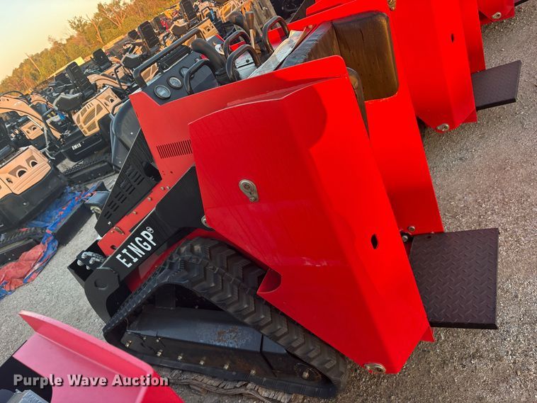 image for item ES8325 2024 Erie SCL850 compact utility loader