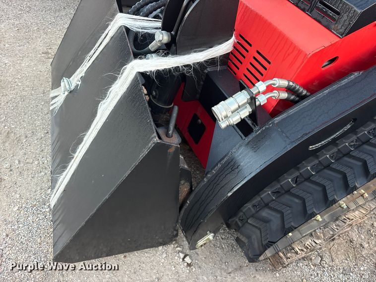image for item ES8325 2024 Erie SCL850 compact utility loader