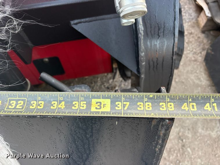 image for item ES8325 2024 Erie SCL850 compact utility loader