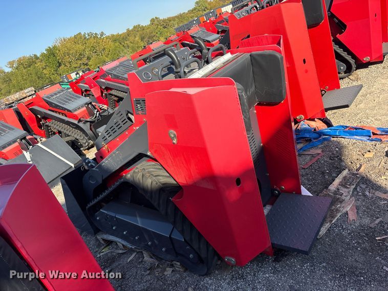 image for item ES8344 2024 Erie SCL850 compact utility loader