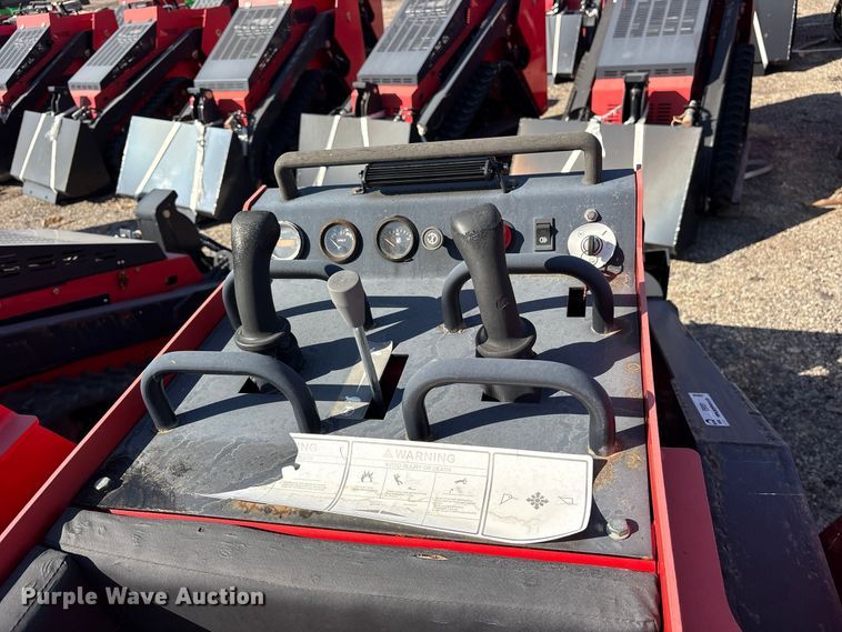 image for item ES8351 2024 Erie SCL850 compact utility loader