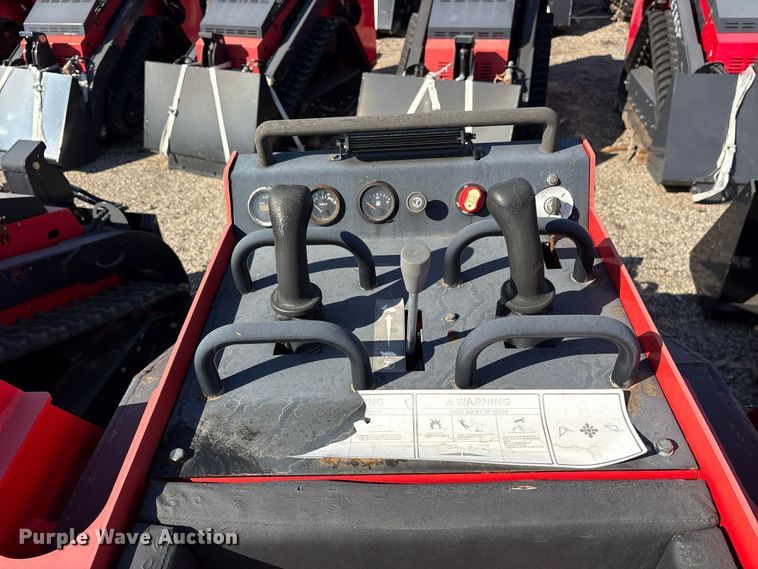 image for item ES8351 2024 Erie SCL850 compact utility loader