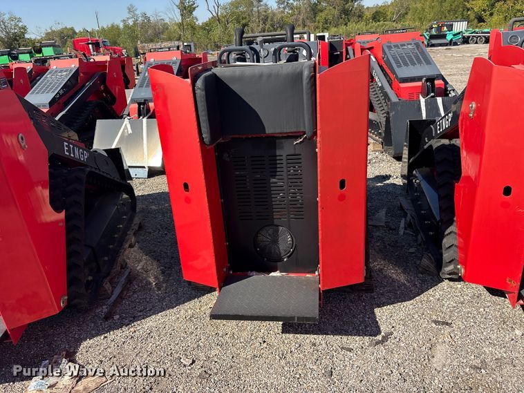 image for item ES8352 2024 Erie SCL850 compact utility loader
