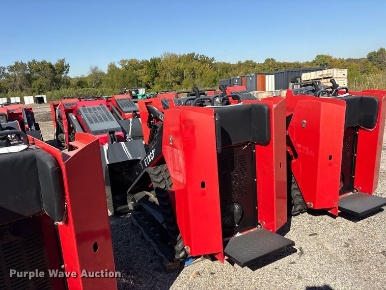 image for item ES8352 2024 Erie SCL850 compact utility loader