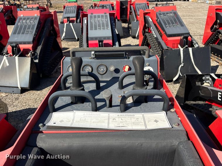 image for item ES8352 2024 Erie SCL850 compact utility loader