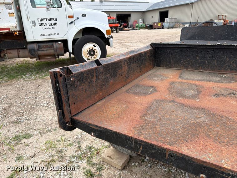 image for item EW5191 1999 Cushman 4W 31 HP Turf utility vehicle