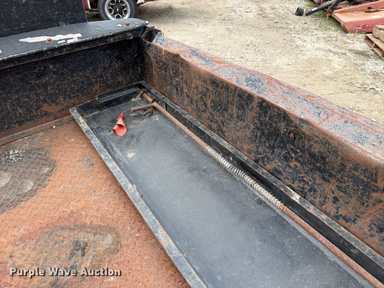image for item EW5191 1999 Cushman 4W 31 HP Turf utility vehicle