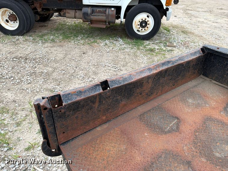 image for item EW5191 1999 Cushman 4W 31 HP Turf utility vehicle