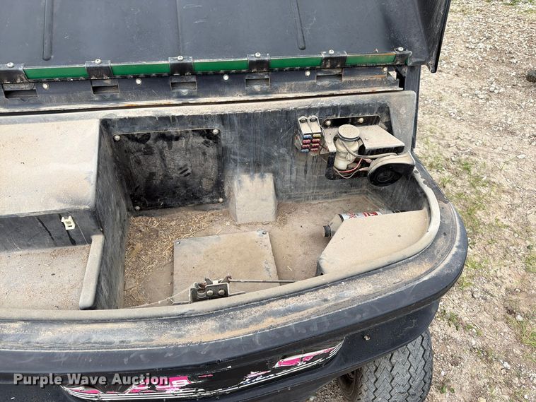 image for item EW5191 1999 Cushman 4W 31 HP Turf utility vehicle