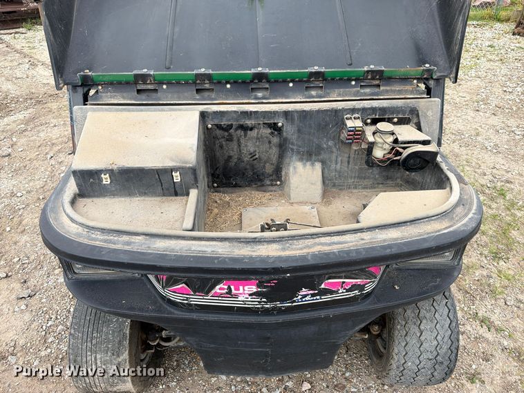 image for item EW5191 1999 Cushman 4W 31 HP Turf utility vehicle