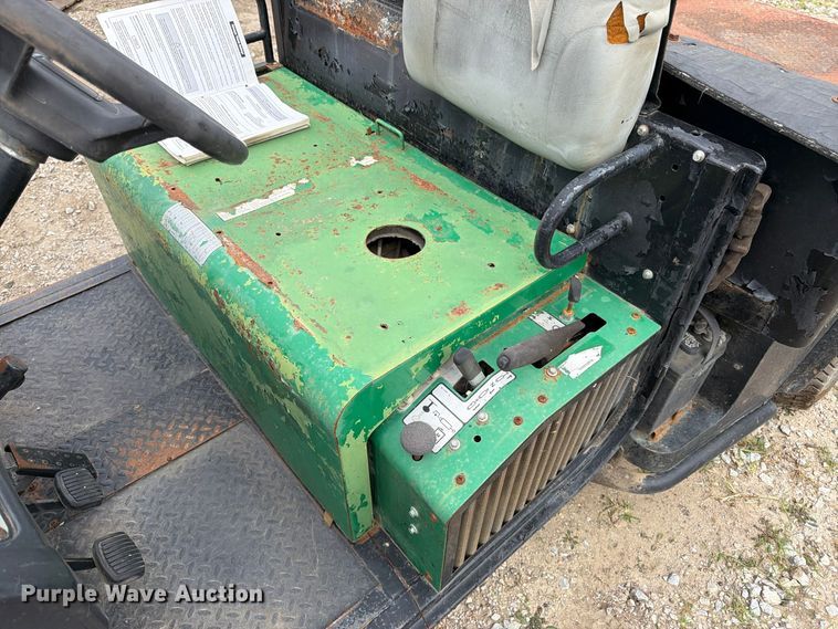 image for item EW5191 1999 Cushman 4W 31 HP Turf utility vehicle