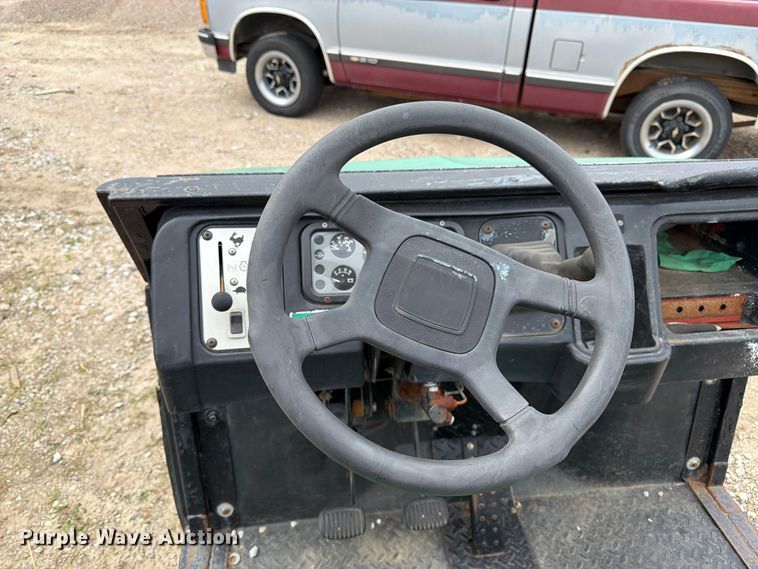 image for item EW5191 1999 Cushman 4W 31 HP Turf utility vehicle
