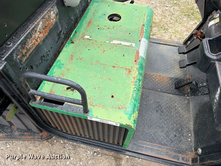 image for item EW5191 1999 Cushman 4W 31 HP Turf utility vehicle