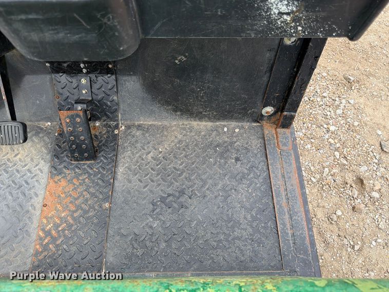image for item EW5191 1999 Cushman 4W 31 HP Turf utility vehicle
