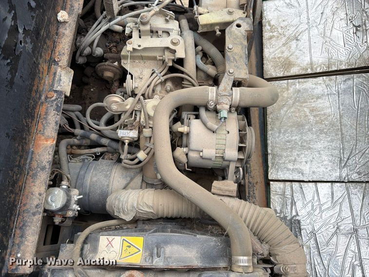 image for item EW5191 1999 Cushman 4W 31 HP Turf utility vehicle