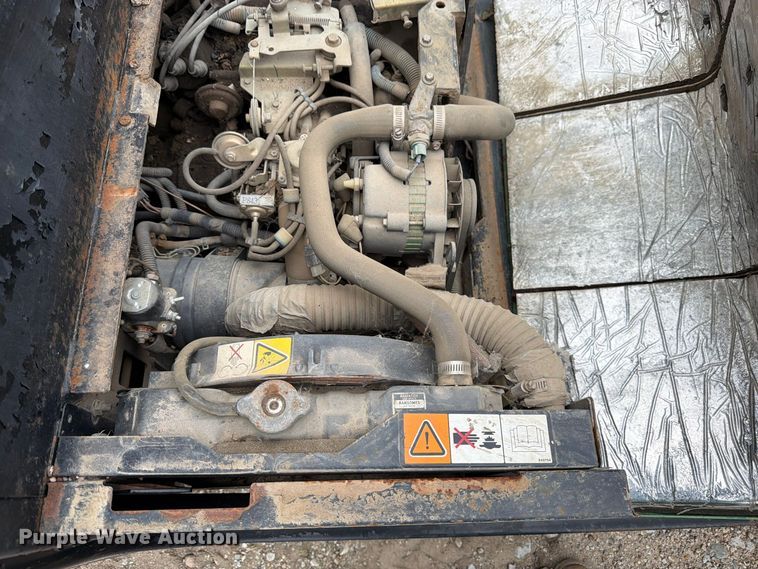 image for item EW5191 1999 Cushman 4W 31 HP Turf utility vehicle