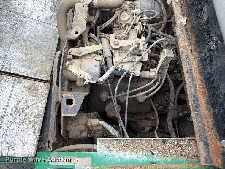 image for item EW5191 1999 Cushman 4W 31 HP Turf utility vehicle