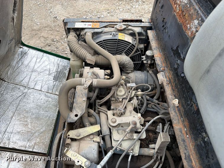 image for item EW5191 1999 Cushman 4W 31 HP Turf utility vehicle