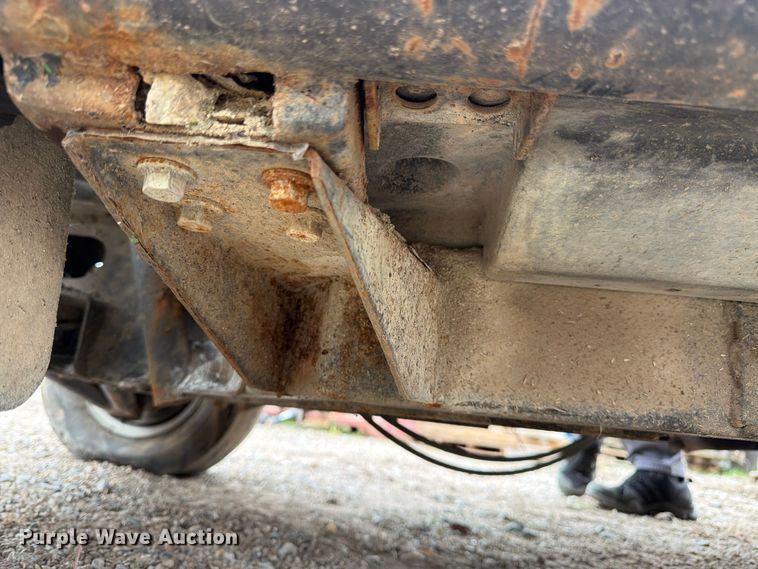 image for item EW5191 1999 Cushman 4W 31 HP Turf utility vehicle