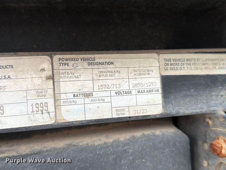 image for item EW5191 1999 Cushman 4W 31 HP Turf utility vehicle
