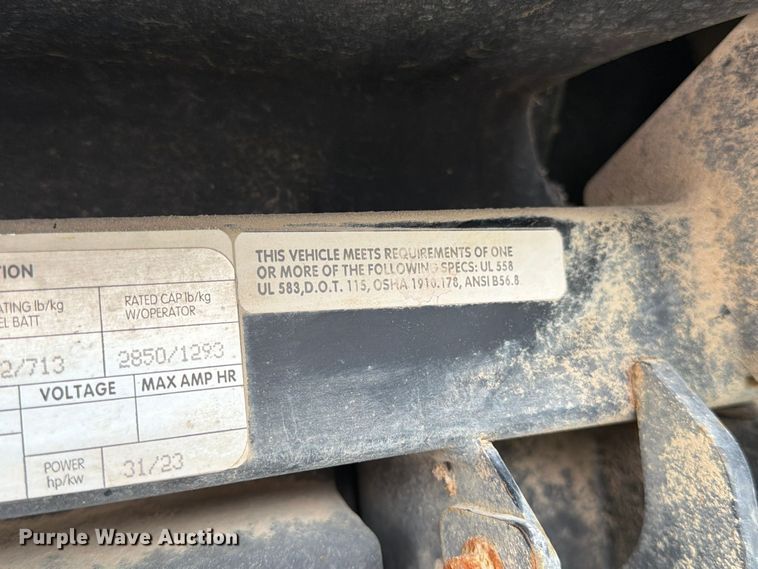 image for item EW5191 1999 Cushman 4W 31 HP Turf utility vehicle