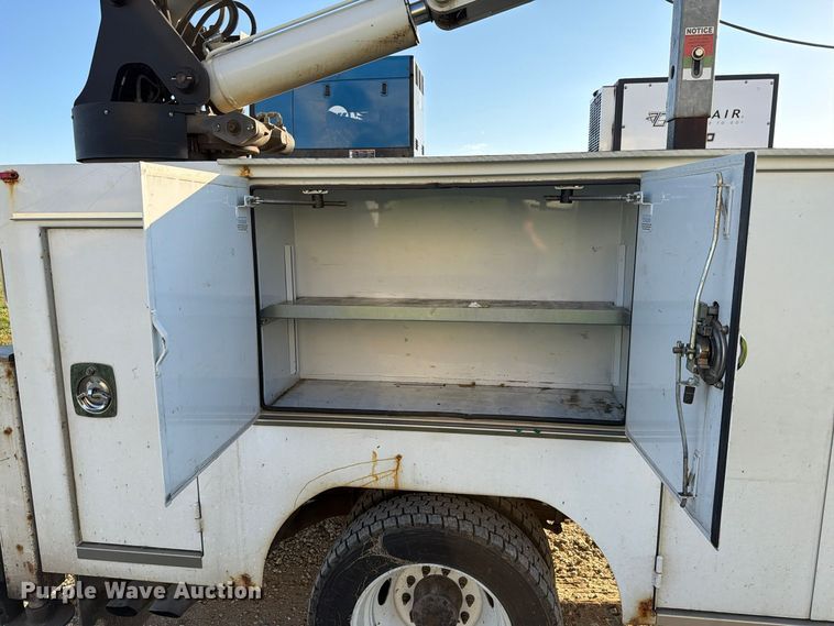 image for item EX4672 2016 Ford F550 utility / service truck