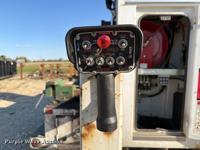 image for item EX4672 2016 Ford F550 utility / service truck